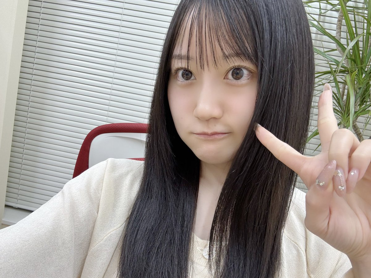 ⋰
「Yui’s＊company.」FC限定生配信
#ゆいこむゆるっととーく ♡
ご視聴ありがとうございました✨
⋱

メイク配信のはずが、
まさかのすっぴん配信に。。⁉︎😳🌿
社員のみなさまの優しさに助けられながら、ケアに向かうゆい社長でした🫧

(貴重なすっぴん ゆい社長💄✨)