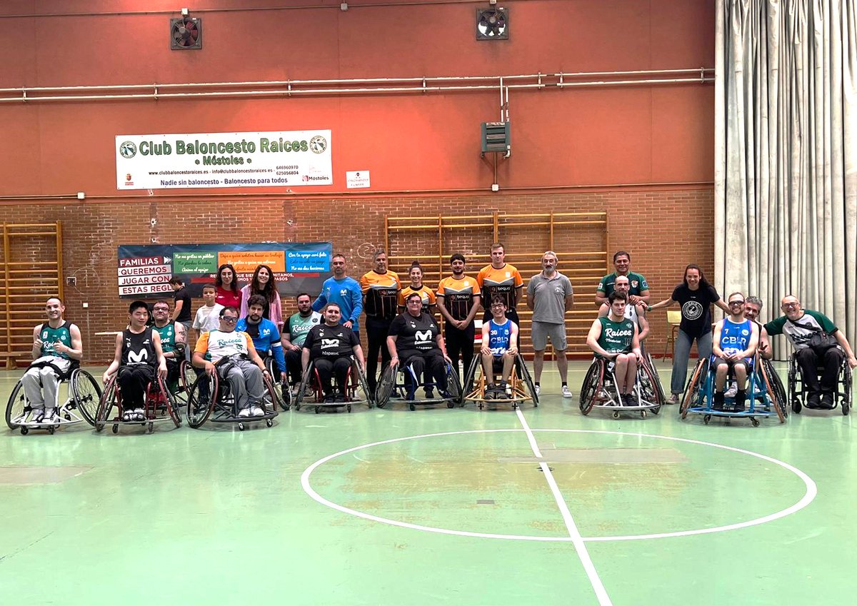 AMEB_EB's tweet photo. El domingo, nuestro equipazo #EstuAMEB (🤝con @MovistarEstu e @Hispasat ) logró la victoria en la 5ª Jornada LiBEA🏀 organizada por @FMDDF, en el Pabellón Pío Baroja de Móstoles, frente a @cblasrozas y @RaicesMostoles
Un partido emocionante hasta el final, enhorabuena a tod@s!👏 https://t.co/RqzDUkjCy4