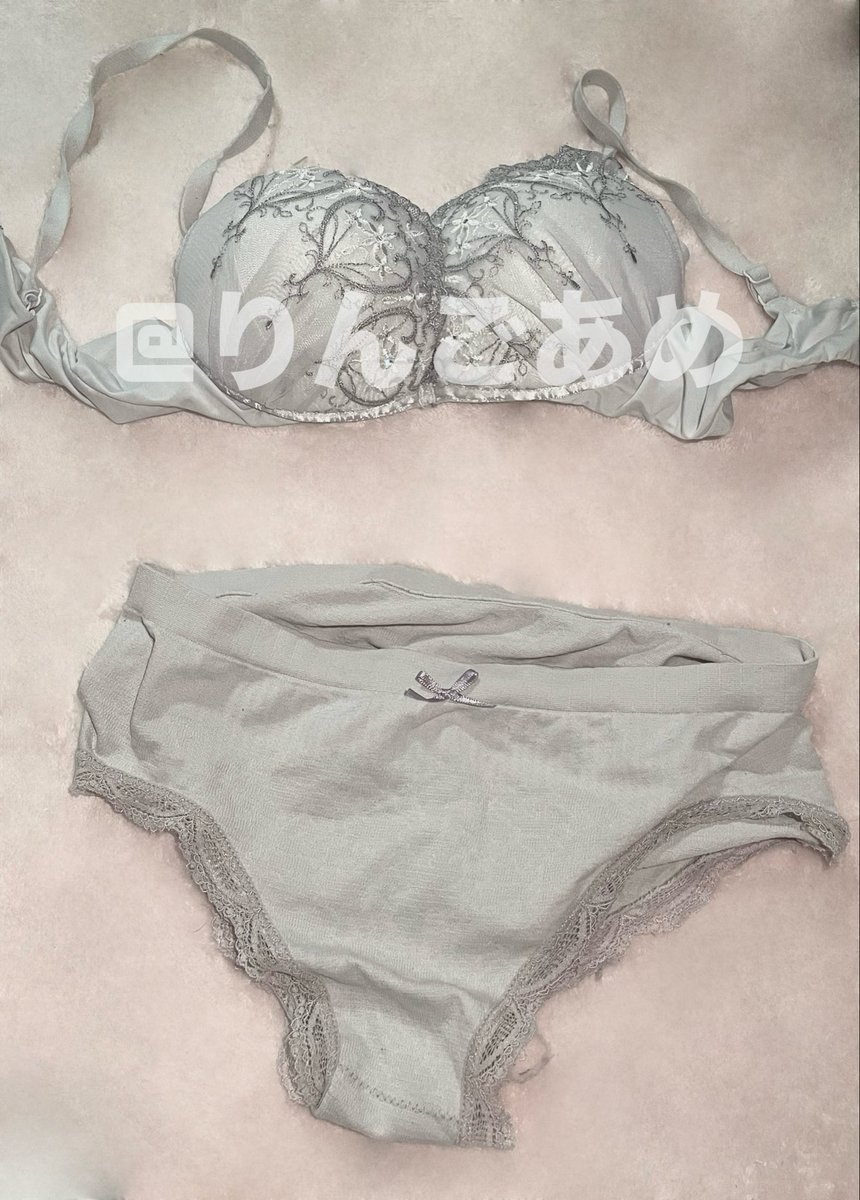 Y6j8y's tweet photo. 中学生から使っていた下着達です♡
ブラはサイズがもう合わないのとパンツは破れてたり血で汚れてしまって洗っても落ちないのでお別れしますт_т
୨୧ 上下セット 5500円です ୨୧ 
୨୧ 白いパンツ  3500円です ୨୧ 
(2日間着用) Yフにて出品致します
 #下着売ります  #売り子   #パンツ売ります https://t.co/LsD1JHTv9D