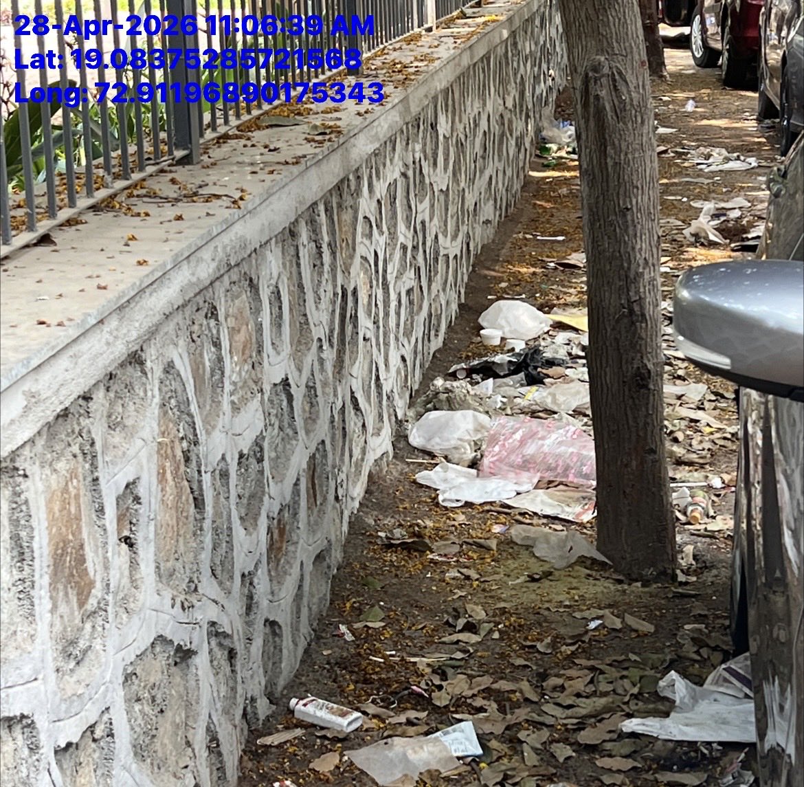 ParkYourWay's tweet image. Hello Still no sweeping is done. No C sweeping is done on that area, The BMC sweepers dont consider sweeping. Have never seen them sweeping in a while.
I have already raised this on Swacchata app, but no action yet! Also geotagged the location! Please clean asap #bmc #ghatkopar