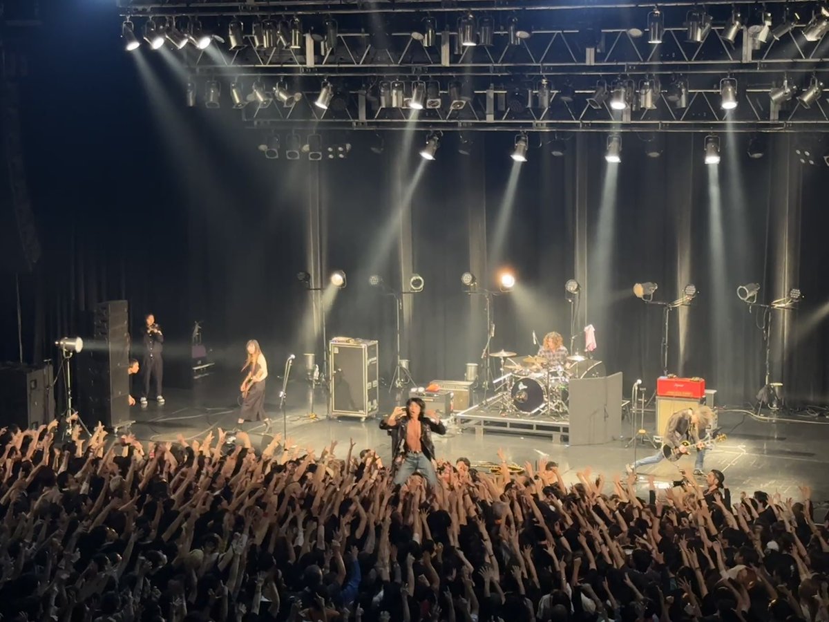 a flood of circle 公式 tweet media