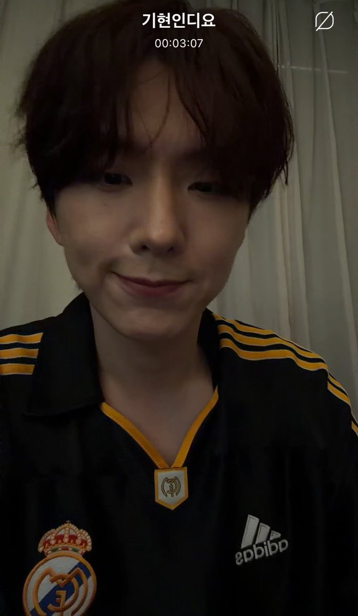 유유키 tweet media