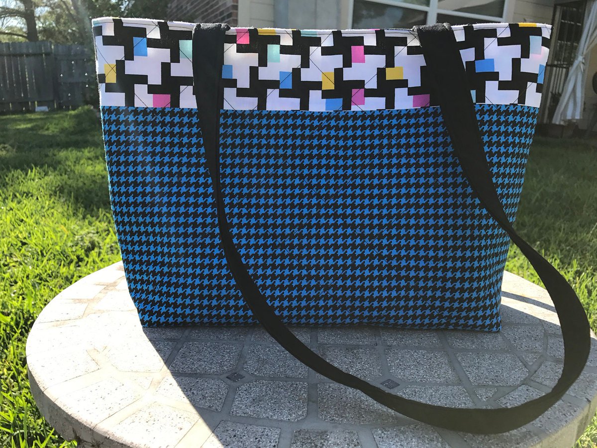 angelhw1956's tweet image. Quilted Tote Bag: Geometric Print, Reinforced Straps tuppu.net/f6eb19d0 #Etsy #TeaTimeQuiltsnMore #Purse
