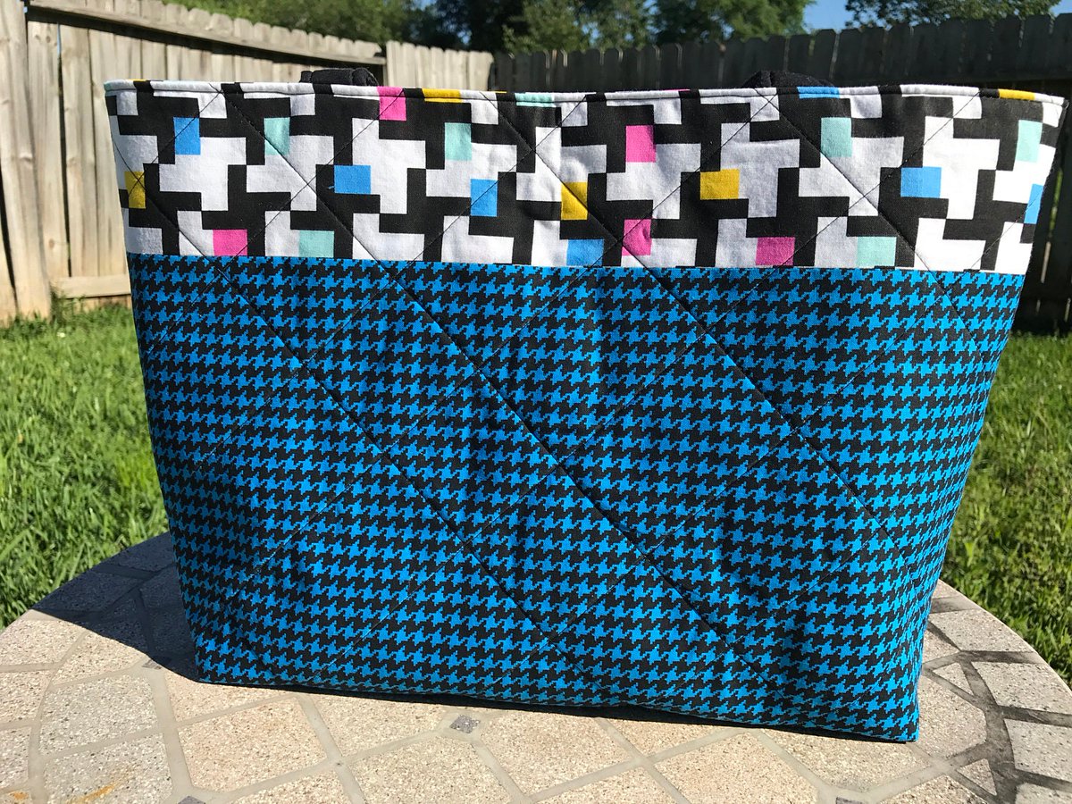 angelhw1956's tweet image. Quilted Tote Bag: Geometric Print, Reinforced Straps tuppu.net/f6eb19d0 #Etsy #TeaTimeQuiltsnMore #Purse