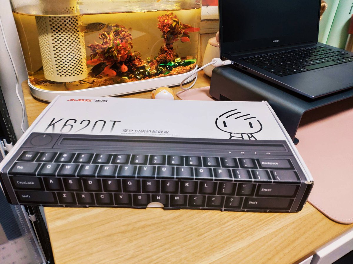 shanelegg1's tweet image. Level up your work desk! Minimalist setup = focused vibes. Wireless keyboard, potted succulent, clear acrylic organizer + your go-to notebook. Less clutter, more creativity. Tag a friend who needs this inspo! #DeskGoals #WorkFromHome #MinimalistOffice