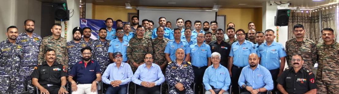 dgrIndia's tweet image. Cdr Rahil Rai,DRZ (South) delivered the opening address for #DGR sponsored Sr. Automation Specialist course being conducted by CRISP at Pune for 40 retiring JCO/ORs from the Army, Navy &amp;amp; Air Force from 13 Apr to 03 Jul 26 @adgpi @indiannavy @IAF_MCC @SpokespersonMoD
@IaSouthern