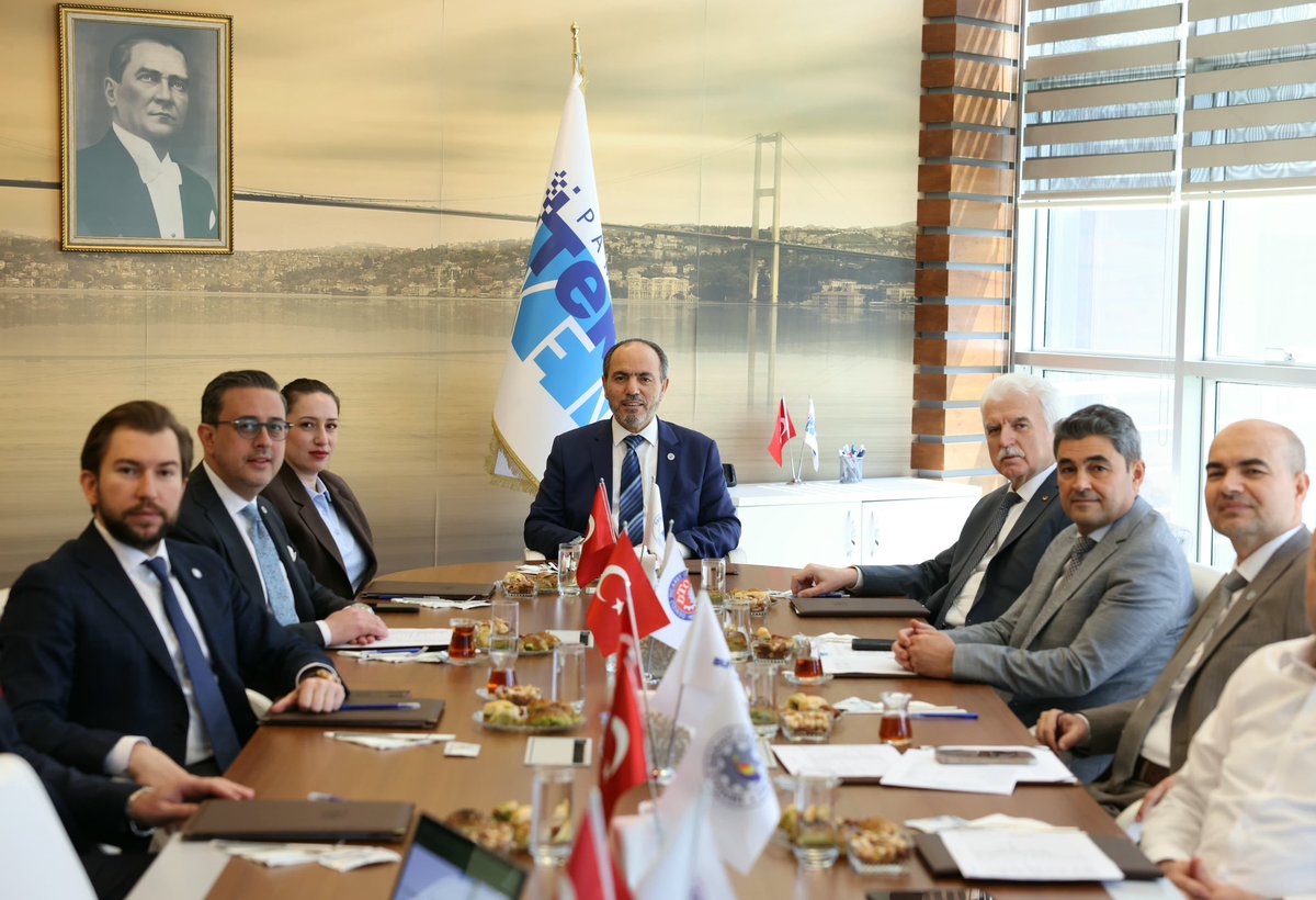 DenibDenizli's tweet photo. Pamukkale Üniversitesi Rektörü Prof. Dr. Mahmud Güngör başkanlığında gerçekleştirilen PAÜ Teknokent Yönetim Kurulu Toplantısına, Denizli İhracatçılar Birliği Başkanımız Osman Uğurlu katılım sağladı.

Toplantıya ayrıca Denizli Sanayi Odası Başkanı Selim Kasapoğlu, Denizli Ticaret Borsası Başkanı İbrahim Tefenlili, Pamukkale Üniversitesi Rektör Yardımcısı Ersan Öz, Denizli Büyükşehir Belediyesi Genel Sekreter Yardımcısı Hülya Bartal ve Pamukkale Üniversitesi Teknokent Genel Müdürü Prof. Dr. İbrahim Aksel de katılım sağladı.

Toplantıda Teknokent’in mevcut faaliyetleri, yürütülen Ar-Ge ve inovasyon projeleri ile üniversite–sanayi iş birliğinin güçlendirilmesine yönelik çalışmalar ele alındı.

Denizli’nin üretim ve ihracat ekosistemine katma değer sağlayacak teknoloji odaklı projelerin geliştirilmesi konusunda değerlendirmelerde bulunuldu.