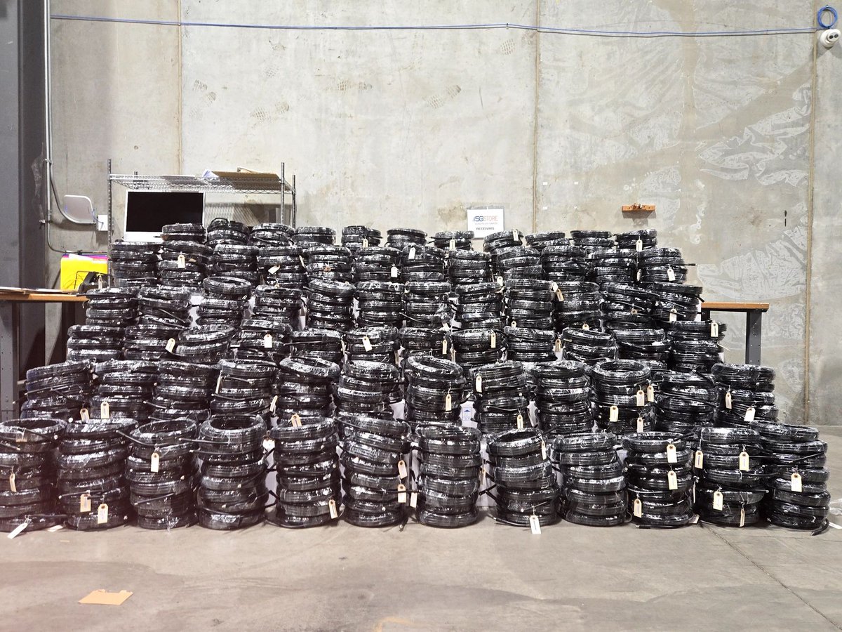 the_5Gstore's tweet image. Hand-built RF cables, made in the USA and individually tested before shipping. 🇺🇸✅

5gstore.com/blog/2025/12/3…

#5G #LTE #Wireless #IoT #RF #Networking #MadeInUSA