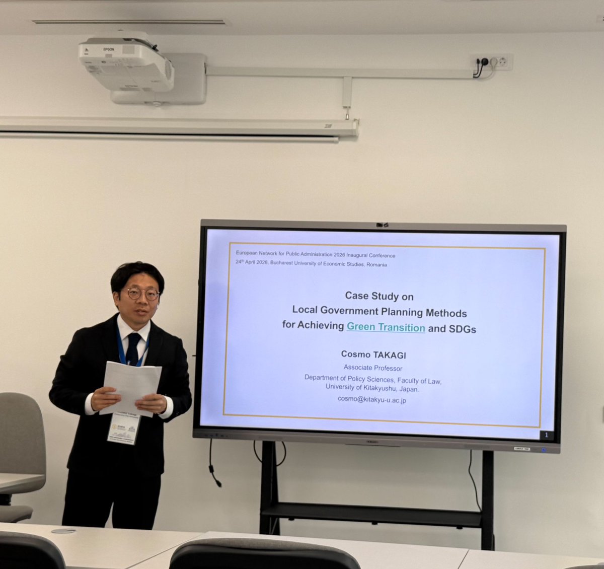 TakagiCosmo's tweet photo. 先週、4月24日（金）にルーマニアのブカレスト経済大学で開催された国際学会で、京都府亀岡市の政策（公共施設における太陽光発電システム等の設置推進）による相乗効果と相反性について、試論的な考察を報告しました🇷🇴

今回報告した内容をもとに、今後は研究を精緻化させていきます◎

#ENPA #亀岡市 https://t.co/RKsUHKgtzc