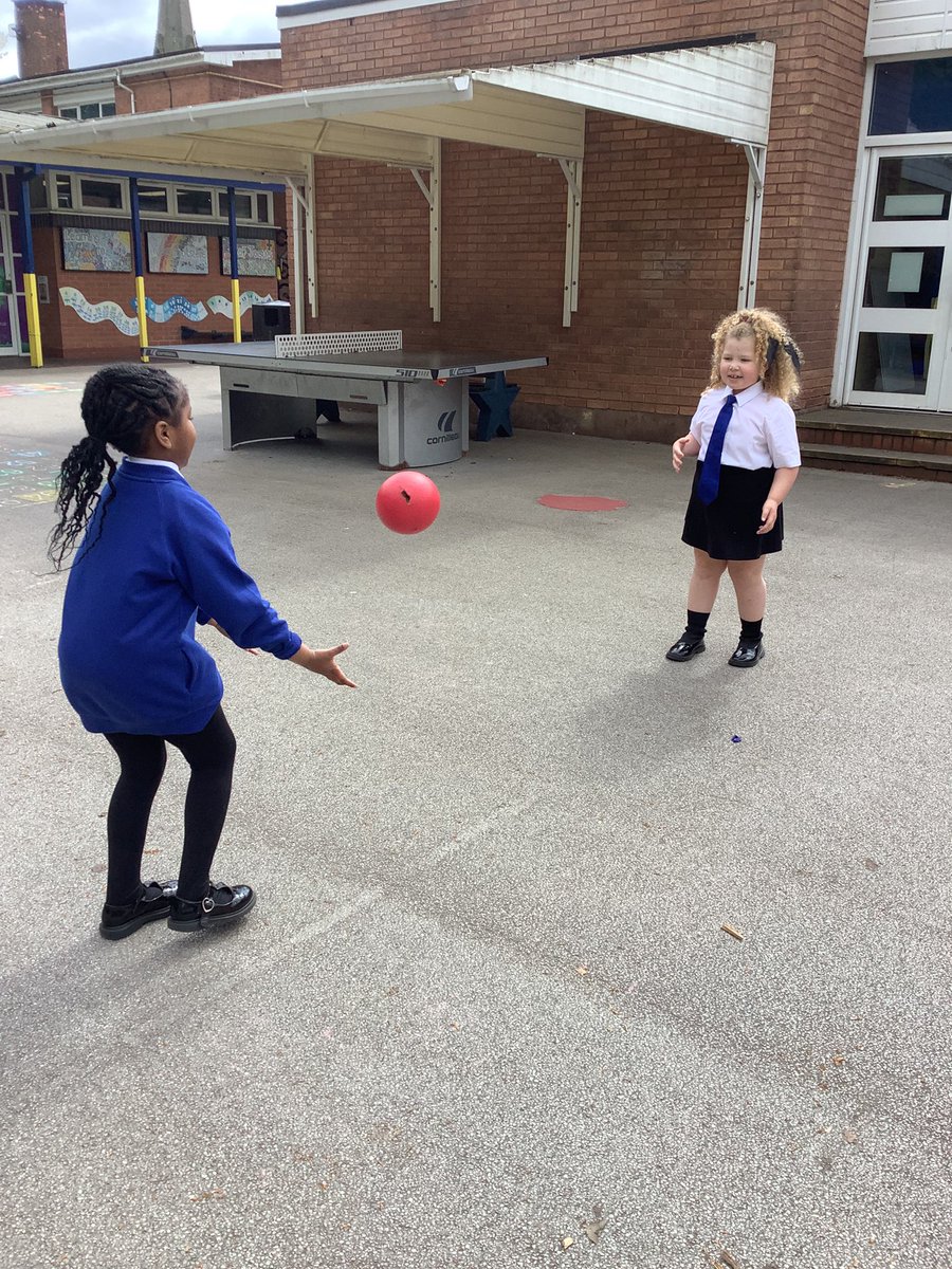 AbbeyPrimary's tweet image. #Year1 #PE
We have been learning how to strike a ball in different ways
