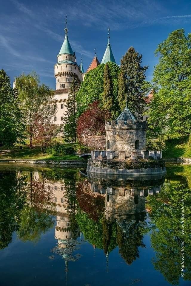 angelicaio81153's tweet image. Fairytale Castle 

Bojnice Castle Medieval Fortress , Slovakia Built 12th Century 
Masterpiece Architectural Blend of Medieval Gothic &amp;amp; Romanesque 
#photography #architecture #culturalheritage