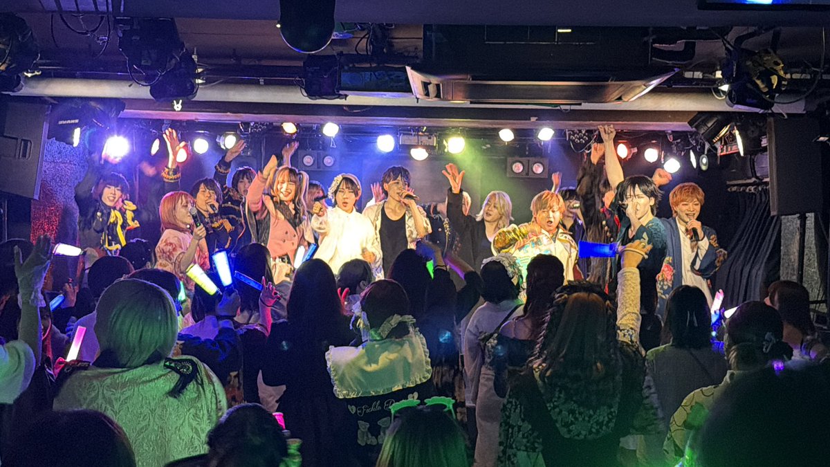 FourSoundTeam's tweet photo. 本日4/28‼︎はいばずKのリアバです!!おめでとうー🎉彼はグループの周年、そして自分の生誕の時に必ずお酒をプレゼントしてくれます🍺何でだろ？自分のお祝いのはずなのに（笑）…という事で今夜は頂いたお酒で彼の今後に想いを馳せつつ楽しもうと思います。Kおめでとうー🍾 https://t.co/K2G215Qzdh