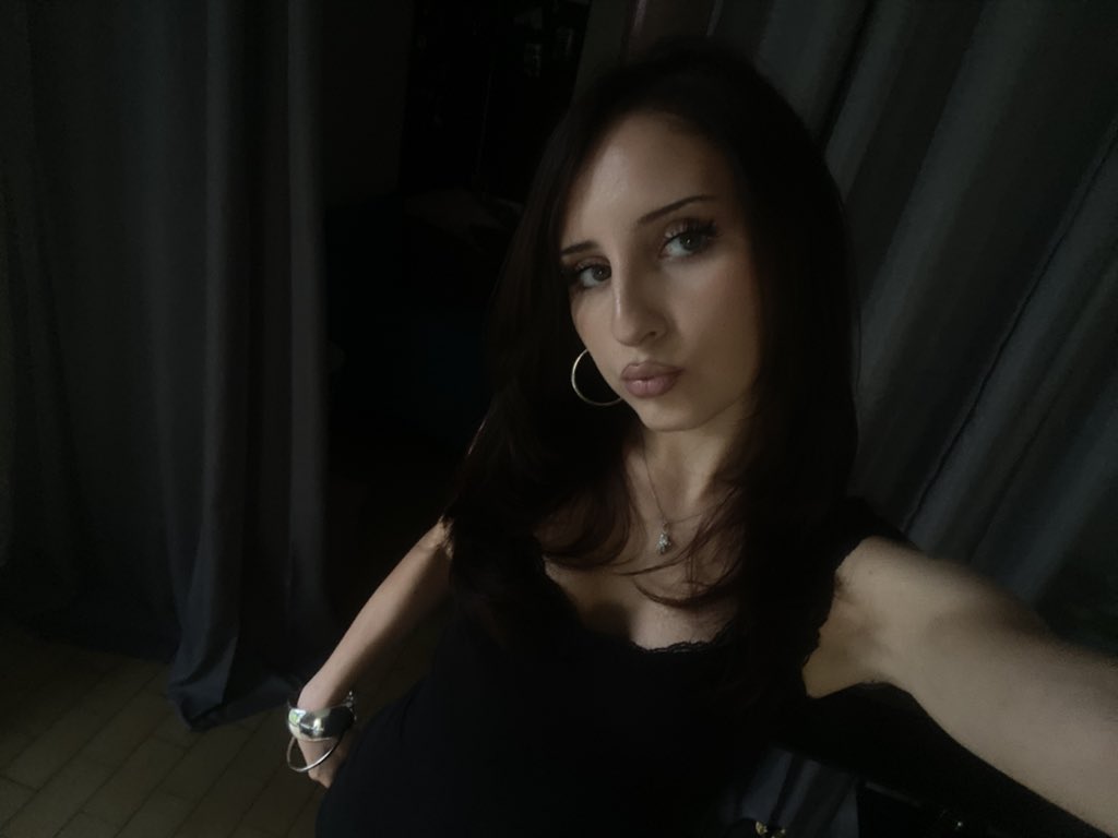 maë tweet media