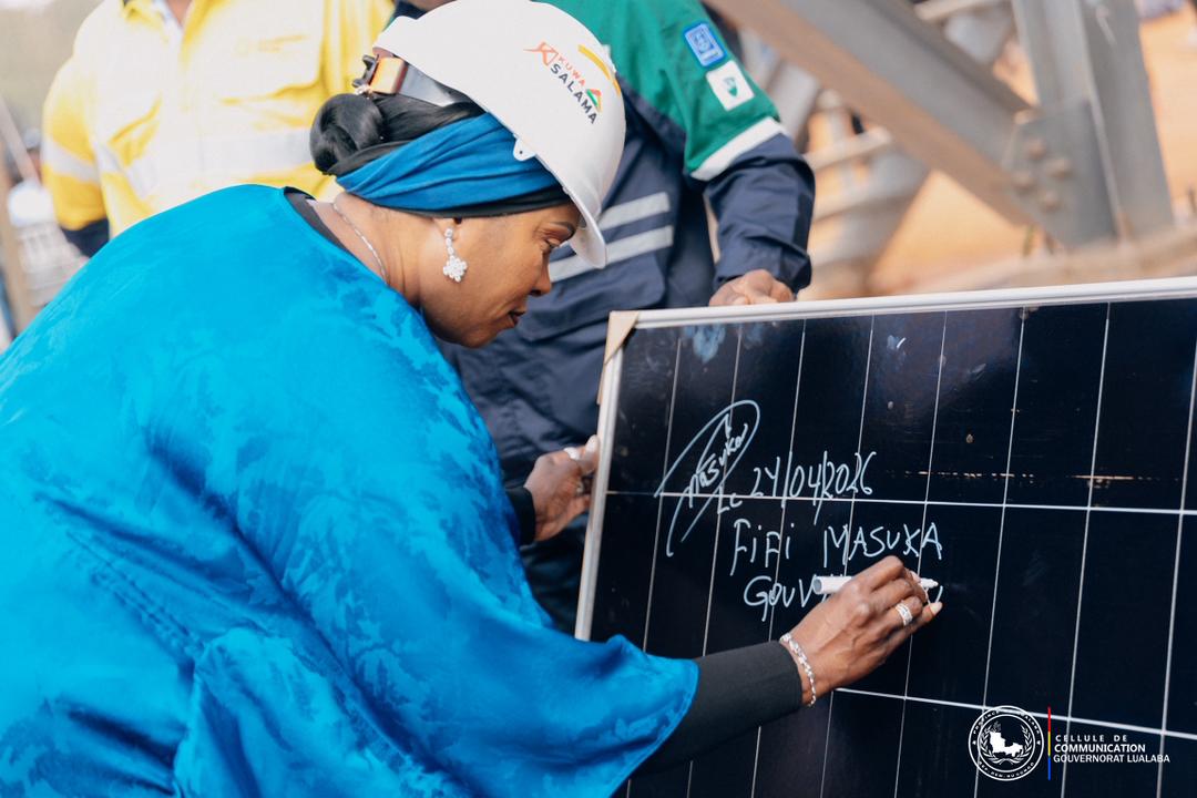 FifiMasukaSaini's tweet photo. À #Mutshatsha, le 24 avril dernier, nous avons lancé les travaux de la centrale solaire de 60 MW à Kamoa destiné à alimenter en courant continu le complexe minier de Kamoa-Kakula, une première en Afrique centrale.
Ce projet, porté avec #Kamoa Copper et ses partenaires, sur 400 ha avec stockage par batteries a lithium, marque une avancée majeure pour l’énergie et l’industrie.
Une réalisation concrète de la vision du Président Félix #Tshisekedi pour un développement durable bénéfique aux communautés locales en #RDC grâce au secteur minier.