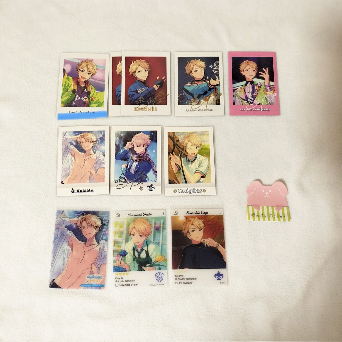 mitu_Cake3's tweet photo. @qv__vx @xxx はじめまして、こんばんは。夜分にお声かけ失礼いたします。画像のもの所持しておりますが、お迎えいただけるものはございますか？
👑3点、💖2点、🟥線1点〜抱き合わせを希望しております。
👑、💖の抱き合わせはこちら指定>画像内の🟦線>無印の優先順になります。→ https://t.co/yBxHwWzJje