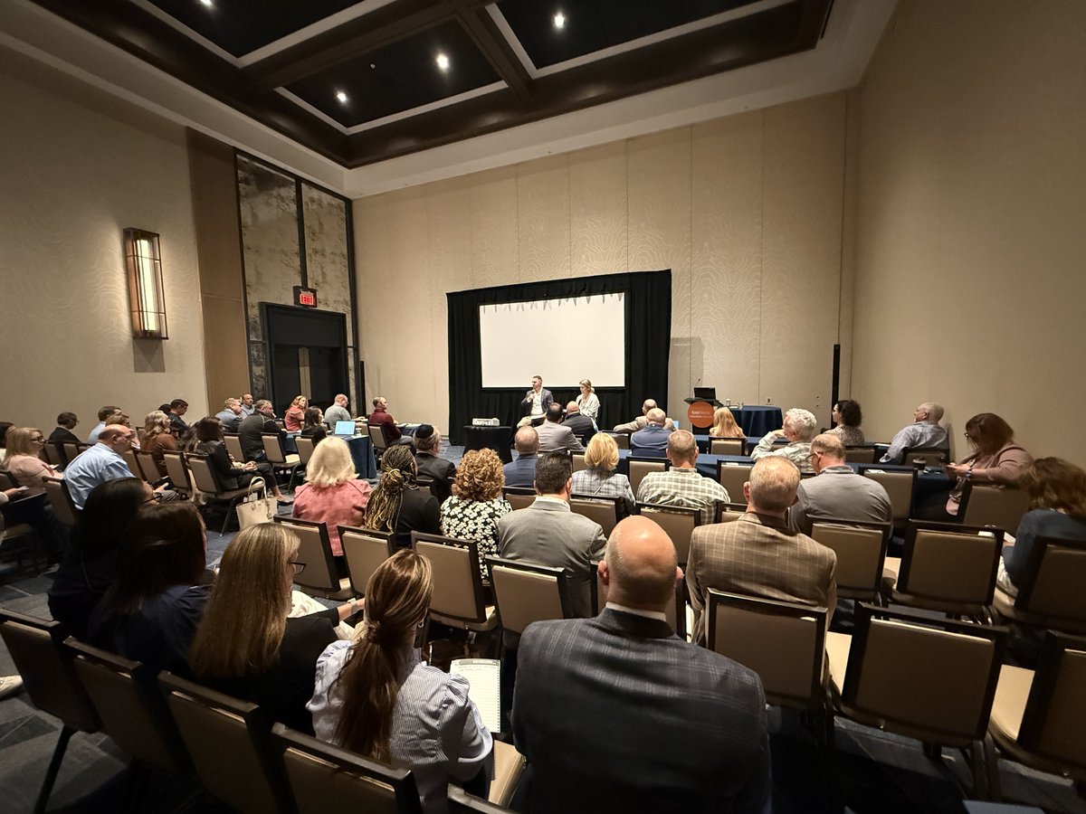 BankDirector's tweet image. Lori Bettinger &amp;amp; Joshua Cundiff provide attendees with actionable #strategies for implementing both #mentorship &amp;amp; #sponsorship programs within their #banks. @BancAlliance #csuite26