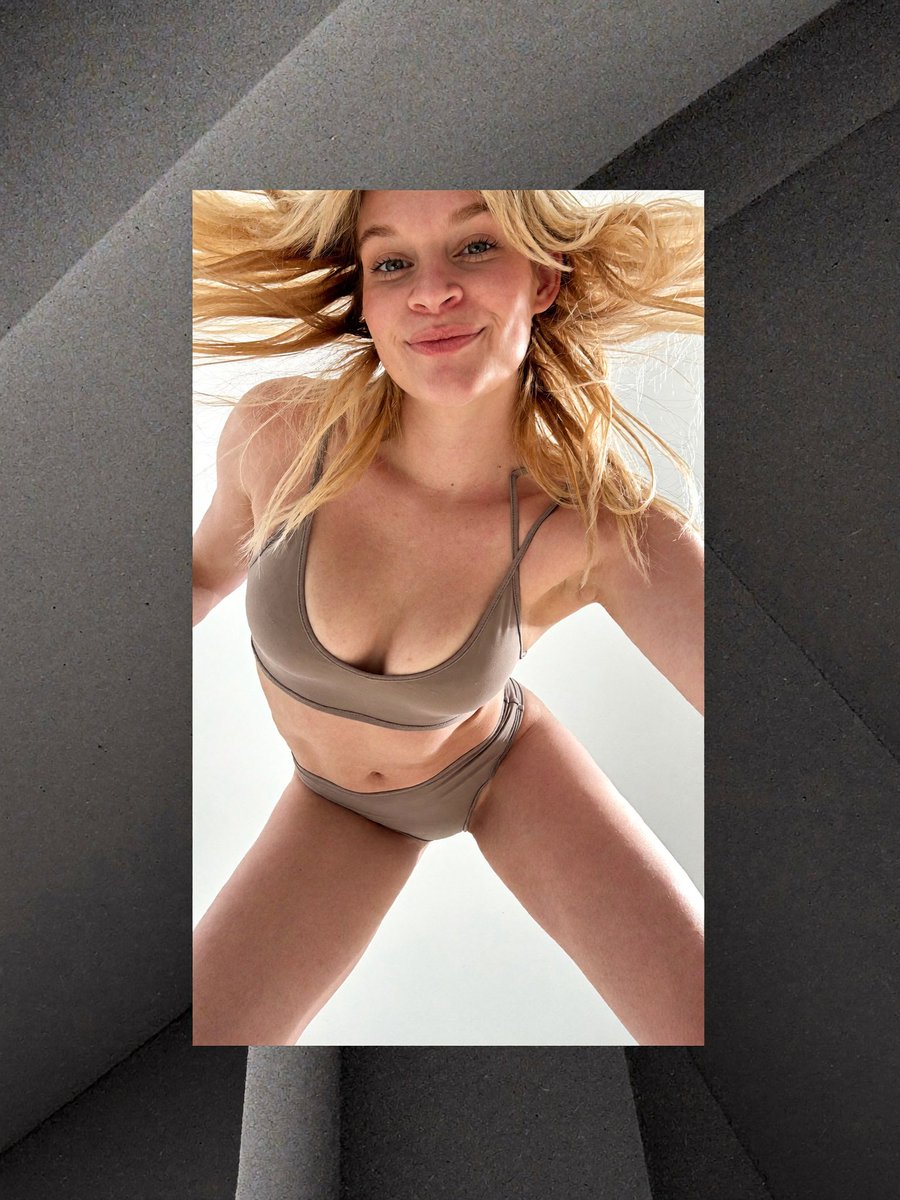 Holly ᢉ𐭩 tweet media