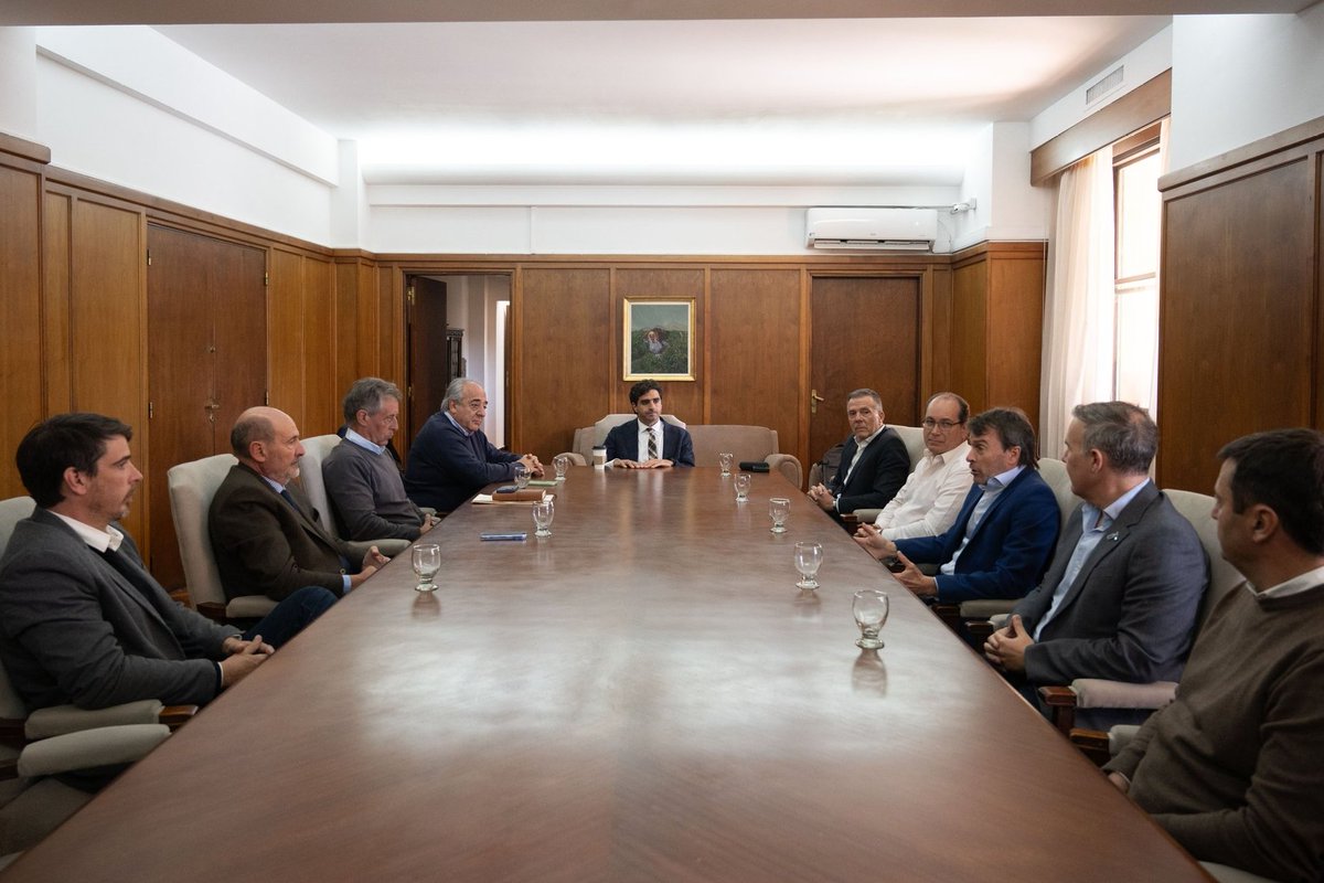 radiomitremza's tweet photo. Dialogamos con el diputado nacional @LisandroNieri sobre la reunión con algunos empresarios y la visita de Adorni al Congreso para presentar su informe. 
#HoyPorHoy https://t.co/Wd9QuTIutV