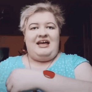 Z racji że Twitter pomału poznaje Klaudelize, a ja mogę być nieskromnie dużym znawcą uniwersum, chciałabym przytoczyć kilka ważnych faktów z życia tak żeby nikomu nie przyszło do głowy jej współczuć. 
Na dole rozwijam wątek ⬇️