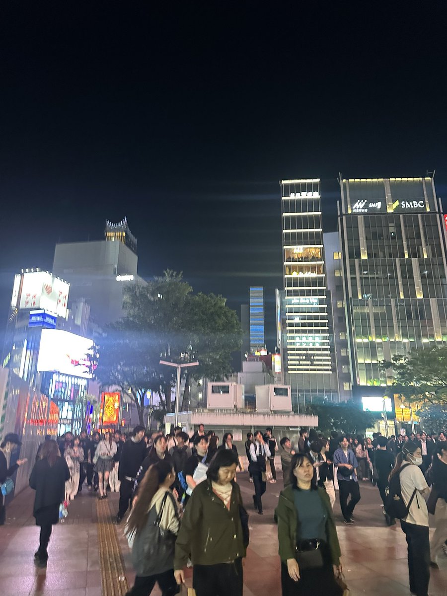 E8B2cy's tweet photo. 残業してワンコ散歩して風呂入って、今やっと新宿着いた🐕(^^)

さて、どこでポーカーしよかな♠️ https://t.co/d8UAj0Hj34