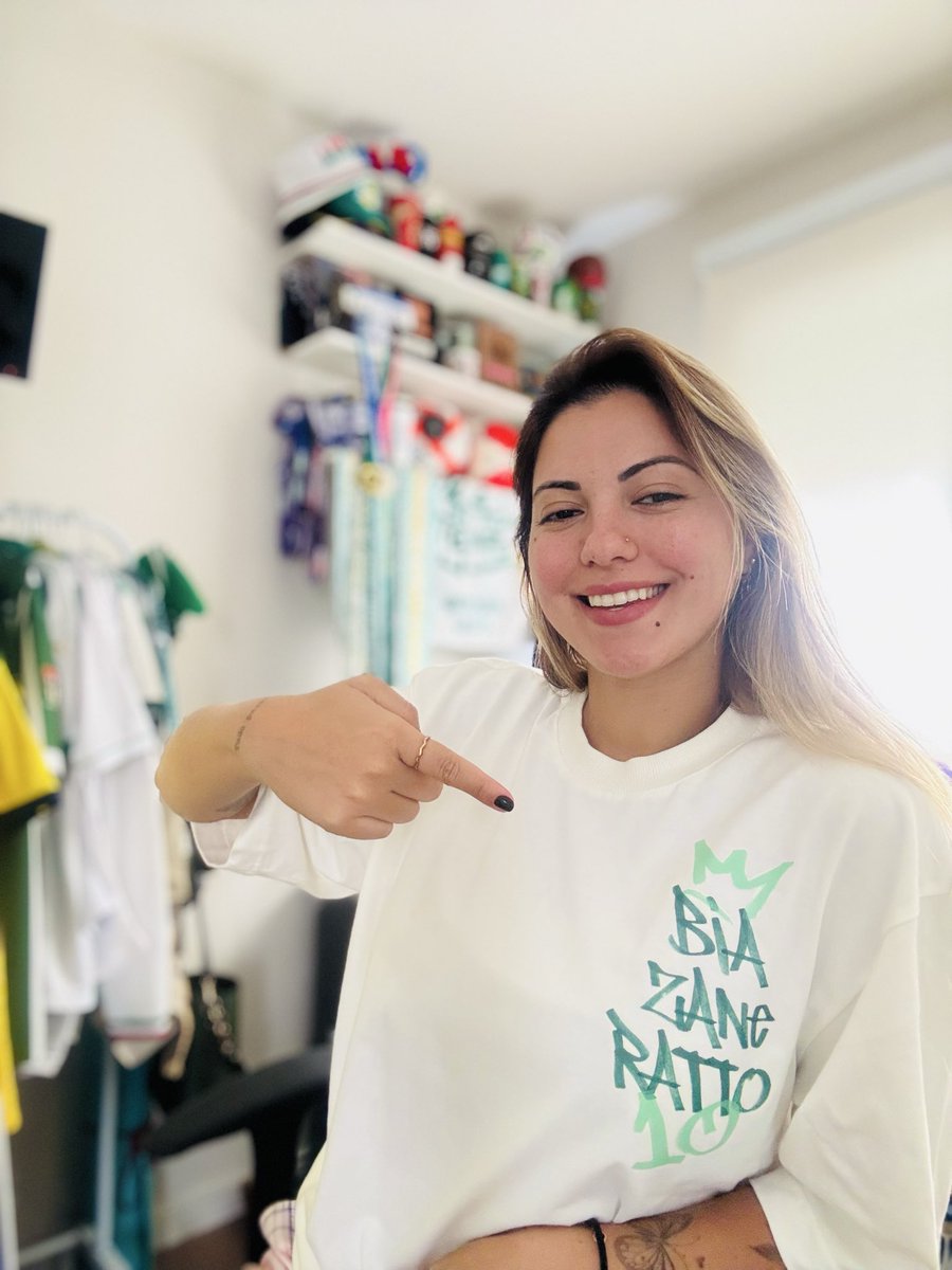 baaamaia's tweet photo. Essa é a camisa que fiz :)

Me chamem no insta @baamaia e eu passo mais informações sobre como comprar. 
Infelizmente, depois que se cria algo especial e os zoiao veem que deu certo, querem surfar na onda! Então me chamem, que eu SIM, penso no público fem, antes ngm pensou né… https://t.co/gZoquvBvDt