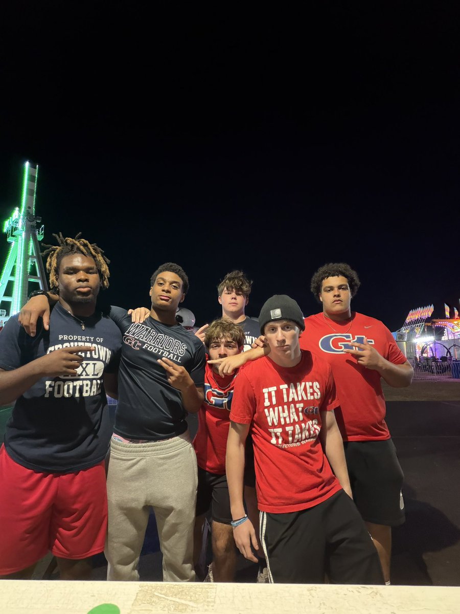 I had a good time helping my team and community out at the fair and look forward to doing it again if I have the opportunity.
<a href="/CoachDJmayo/">Mayo</a> <a href="/coachNFHankins/">coachNFHankins</a>
<a href="/Mr_KStark1/">Coach Starkey, Kristopher</a>
<a href="/RustyMansell_/">Rusty Mansell</a> <a href="/ChadSimmons_/">ChadSimmons</a>
<a href="/Coach_Monte100/">🏁Mont🏁</a> <a href="/DEvans345/">Coach Darry  Evans</a>
<a href="/trainfitsna/">Coach Bruce Carter</a> <a href="/Coach_Smush/">Sean Washington</a> <a href="/NEGARecruits/">Northeast Georgia Recruits</a> <a href="/urasportsshow/">Under Recruited Sport Show</a>