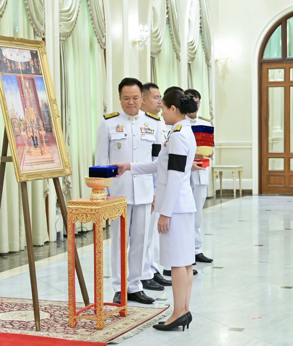 Nahmjirapornfan's tweet photo. 28 เม.ย. 69
#จิราพรสินธุไพร #สสร้อยเอ็ดเขต5 รองหัวหน้าพรรคเพื่อไทย อดีตรัฐมนตรีประจำสำนักนายกรัฐมนตรี ร่วมพิธีรับพระราชทานเครื่องราชอิสริยาภรณ์อันเป็นที่เชิดชูยิ่งช้างเผือกและเครื่องราชอิสริยาภรณ์อันมีเกียรติยศยิ่งมงกุฎไทย ชั้นสายสะพายประจำปี 2568📍ณ ตึกภักดีบดินทร์ ทำเนียบรัฐบาล https://t.co/OAWqEzNLzm