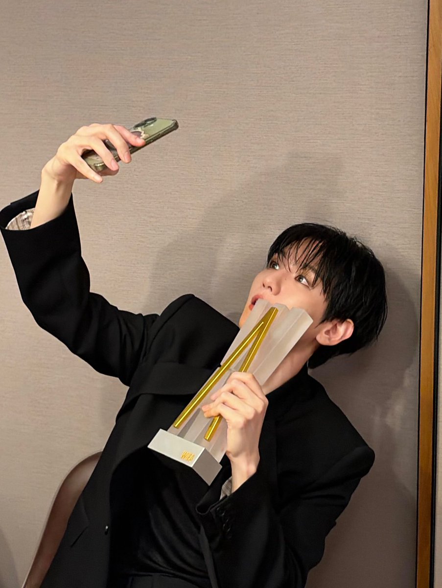 백현마을 tweet media