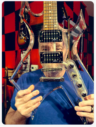 Guitarbizon tweet media