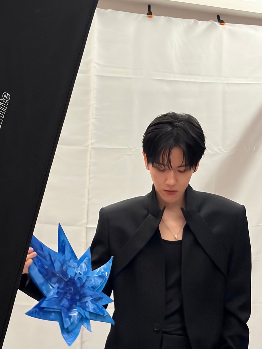 'KNOCK KNOCK!' tweet media