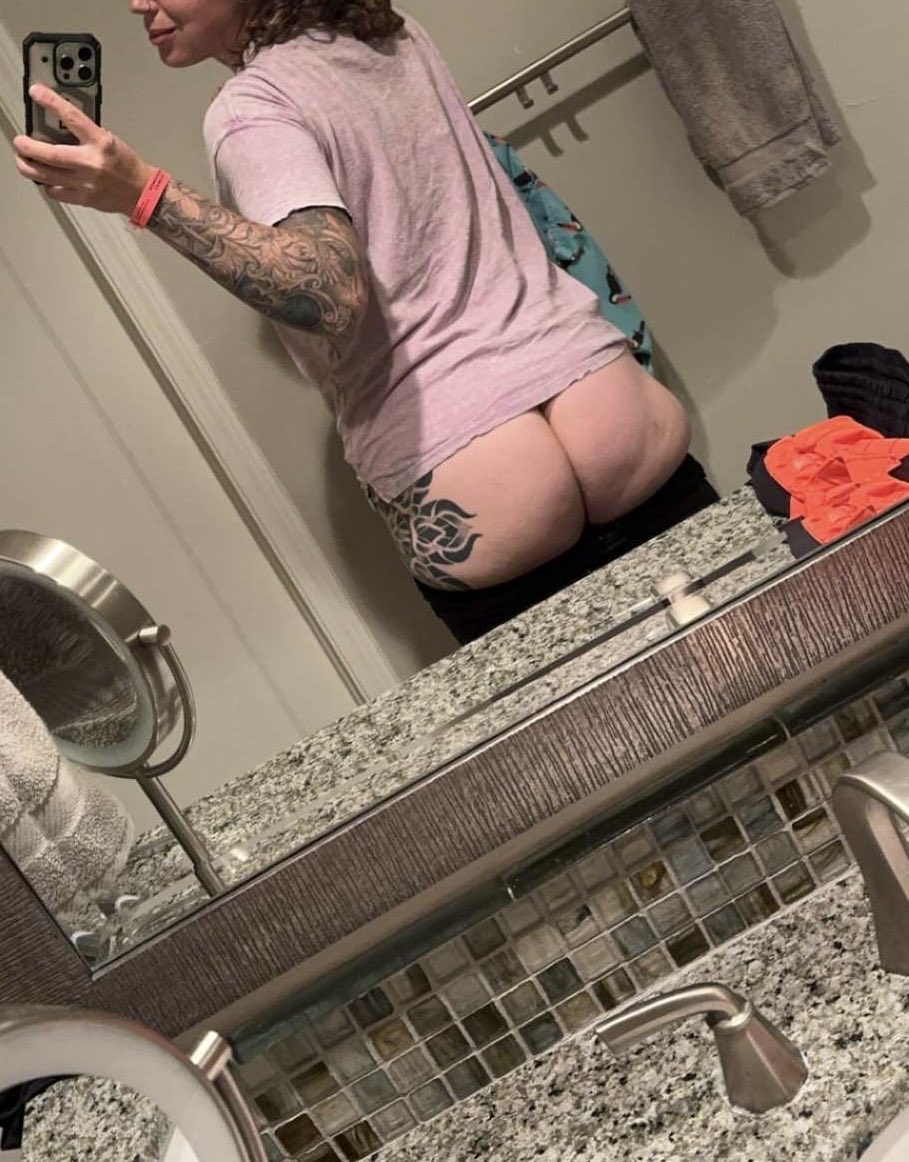 inkedtemptressxo tweet media