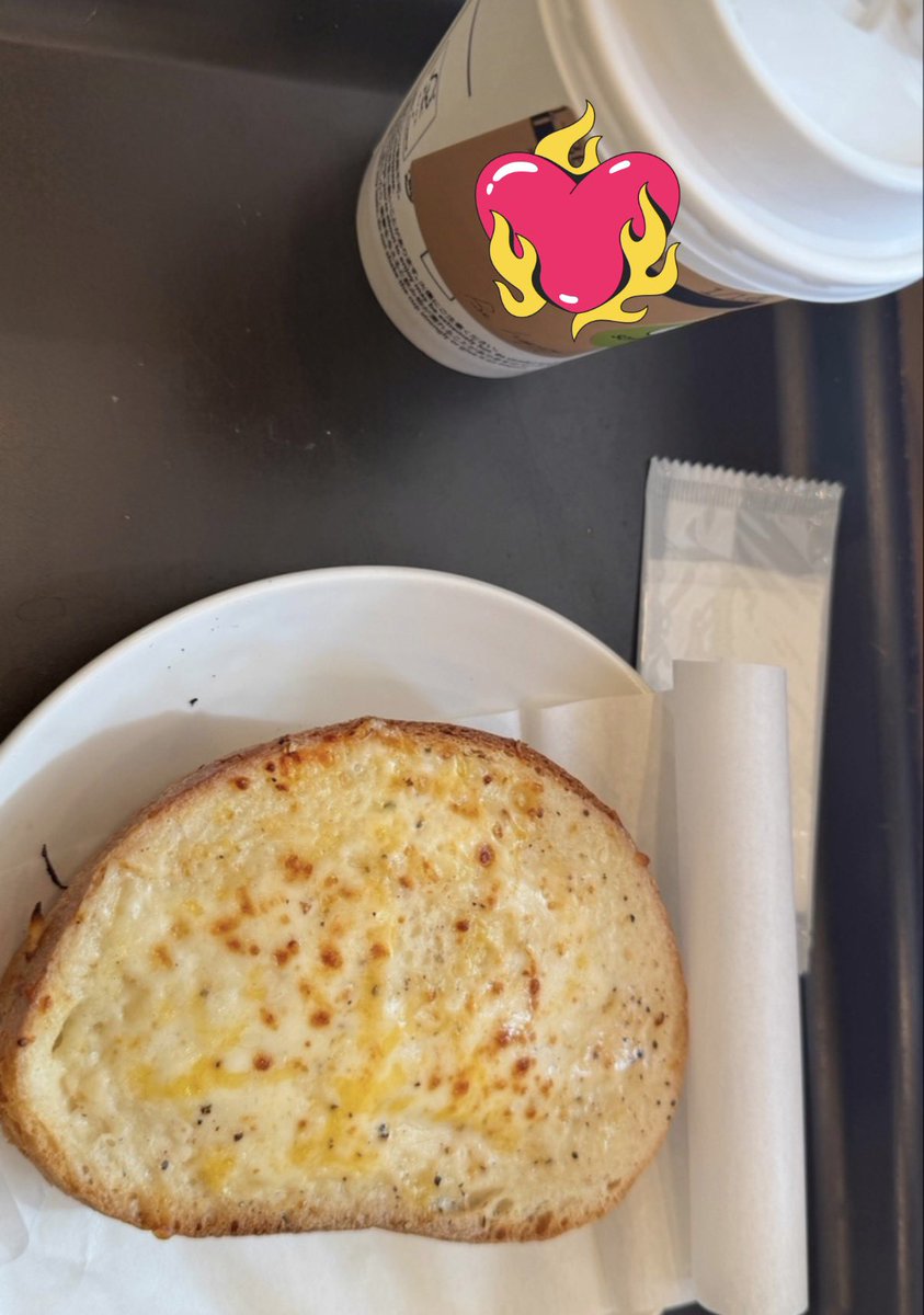 lealeatta's tweet image. On my way back from buying art supplies, I was tired from walking around to various shops, so I stopped by Starbucks.
スタバに寄って一休み

#coffeelover