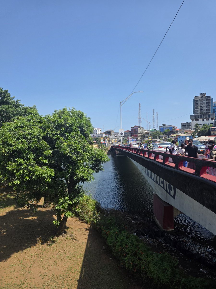 eyilmaz_mx's tweet image. Mi primera visita a #Liberia 🇱🇷. Dimos una vuelta por la #capital #Monrovia 🇱🇷. La ciudad no tiene atracciones turisticas pero para mi ha sido interesante por ser un país nuevo. 💪😎
El país no es una colonia típica de algún país #europeo.  Fue restablecido por los esclavos