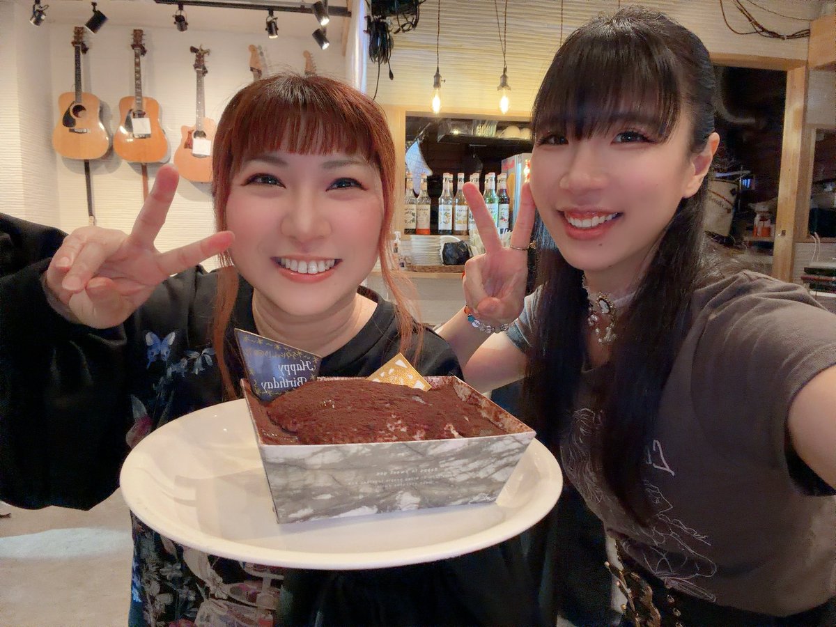 本日ご来場くださった皆様、本っ当にありがとうございました！✨
大感謝です✨✨✨
カラオケ大会もめっちゃ楽しかった🎤
枝豆ご飯も完売本当にありがとうございます😭
お酒もご馳走様でした(੭ु´͈ ᐜ `͈)੭ु⁾⁾

琴浦を祝い倒したぞー！🫶
今月たくさん呼んでくれてありがとう🥰