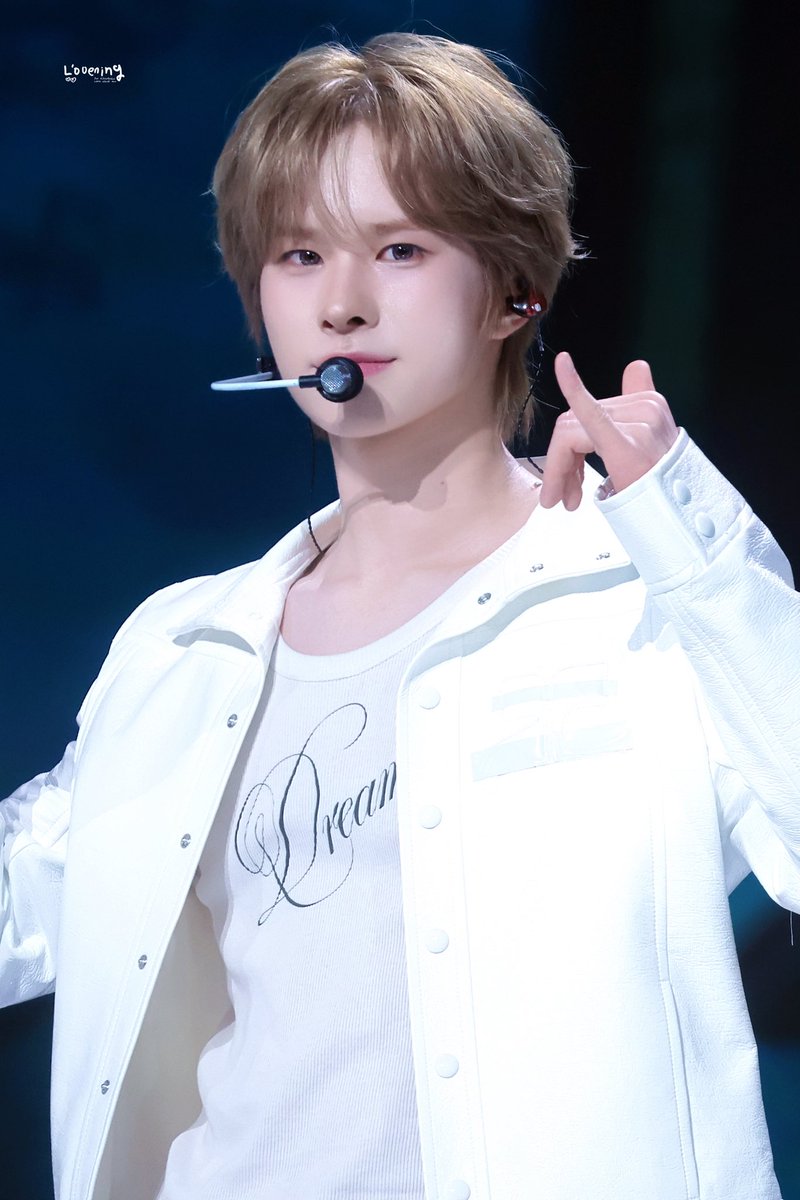 comeback live showcase try with us ギョンミン TWS Comeback Showcase 'TRY WITH US' - YouTube