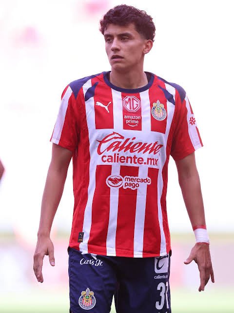 emocioneschivas's tweet photo. VENGA RICHY !!!! Levanta la 13 🏆 serás recordado de por vida más que quedar eliminado en famoso 5 partido https://t.co/ifuuzKKnby
