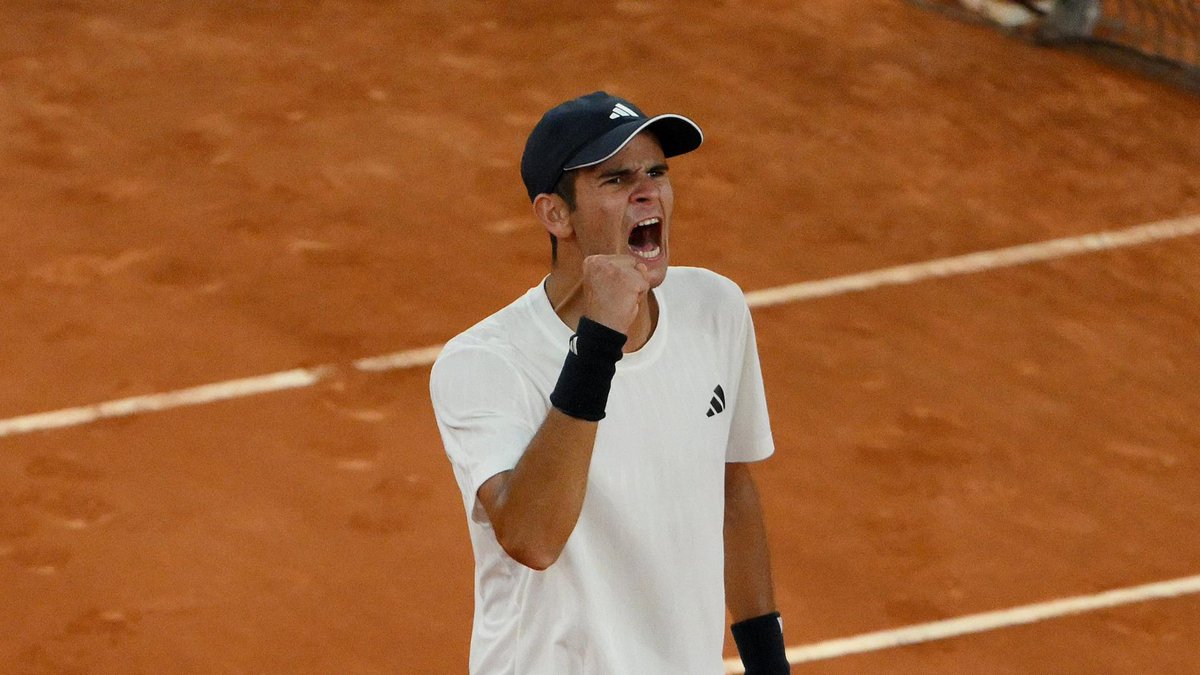 FPALATUCCI's tweet photo. "Vamos Rafa" 
mi pare di averla già sentita...
Arieccoci.
#Madrid
#Jodar https://t.co/7EhiALtWMv