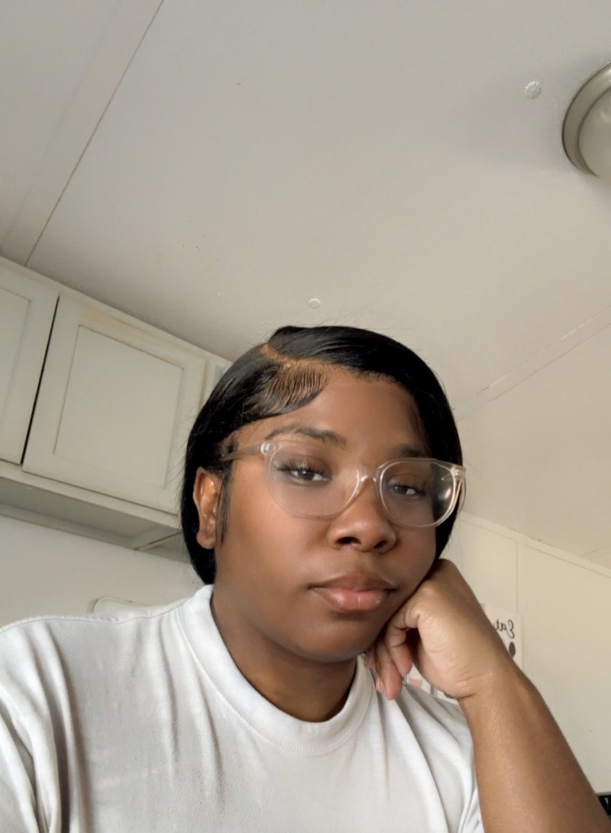 Erika🖤. tweet media