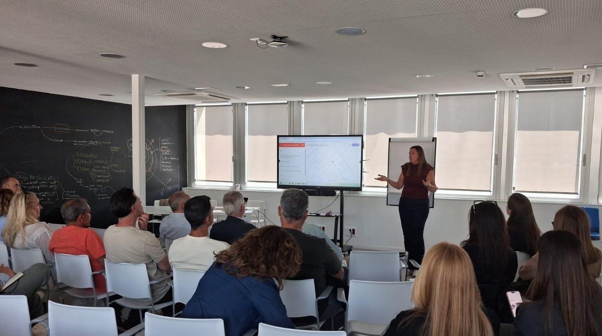 ccamcat's tweet photo. Sant Boi de Llobregat acull la 1a sessió del nou cicle de formacions del @ccamcat adreçat als paradistes dels mercats de venda no sedentària. 📖🛍️  

Objectiu: impulsar la competitivitat, modernitzar la gestió i adaptar els mercats als nous hàbits de consum. 

Més ℹ️ sobre properes sessions: https://t.co/pVddTZvvRK