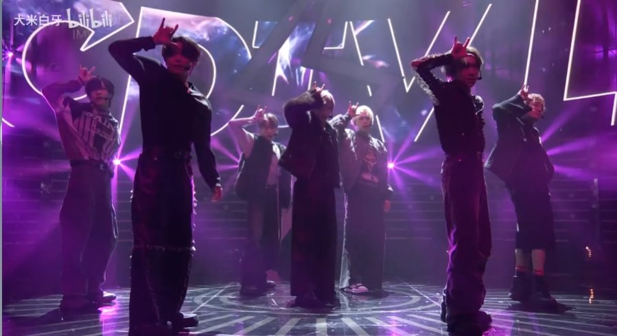 ryozokamei35's tweet image. CDTVライブ！ライブに出演した　＃同アイドルグループ！②😆
#invader    
＃初披露
＃素敵なパフォーマンスでした！
あと椿くんかな？　＃メガネ姿はめっちゃレアで👍️👓️🕺🟠🥺