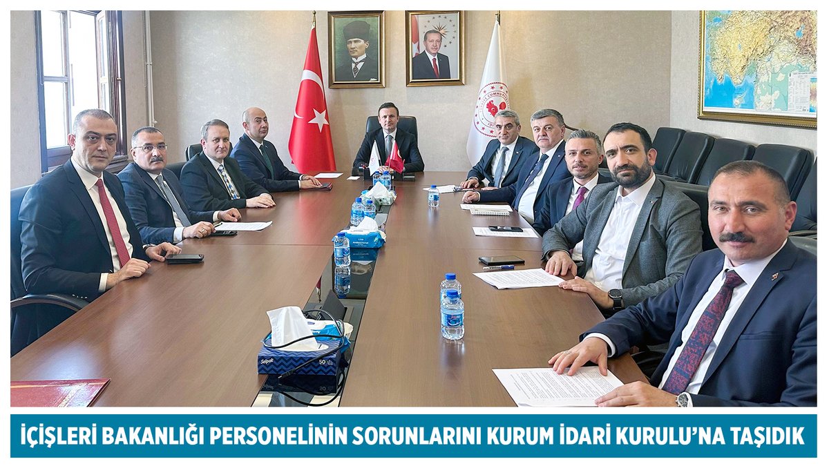 BuroMemurSen_'s tweet photo. İÇİŞLERİ BAKANLIĞI PERSONELİNİN SORUNLARINI KURUM İDARİ KURULU’NA TAŞIDIK

İçişleri Bakanlığı 2026 yılı Nisan Kurum İdari Kurulu (KİK) toplantısı gerçekleştirildi.

Toplantıya sendikamız adına Genel Başkan Yardımcımız Cemal Üstün, Ankara 4 No’lu Şube Başkanımız Cihan Alkan, İstanbul 8 No’lu Şube Başkanımız Zafer Arslan, Kastamonu Şube Başkanımız Mehmet Ruhi Temür ve Kütahya Şube Başkanımız Bünyamin Çakır katıldı.

Toplantıda; Bakanlıkta ve bakanlığa bağlı kurum ve kuruluşlarda görev yapan personelin görevde yükselme ve unvan değişikliği yönetmeliğinin yayınlanması ve sınav takviminin açıklanması, 112 AÇM personeline servis uygulamasının tüm illerde hayata geçmesi, fazla mesai ücretinin ödenmesi, yol izninin karşılanması, servis sorununun çözülmesi, yer değişikliği ve mazeret taleplerinin bir takvime bağlanması, personel istihdamının yapılması, lojman sorunlarının çözülmesi, sosyal denge tazminatının ve tayin bedelinin ödenmesi ile kıyafet yardımının yapılması gibi sorun ve taleplerine çözüm aradık.

Detaylar için tıklayınız⤵️
🔗https://t.co/Iu5l8MBJ7K
