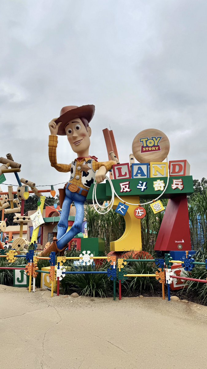 ssaturnc's tweet photo. disneyland hk 🏰🪄🤍 https://t.co/hJkXntJrJl