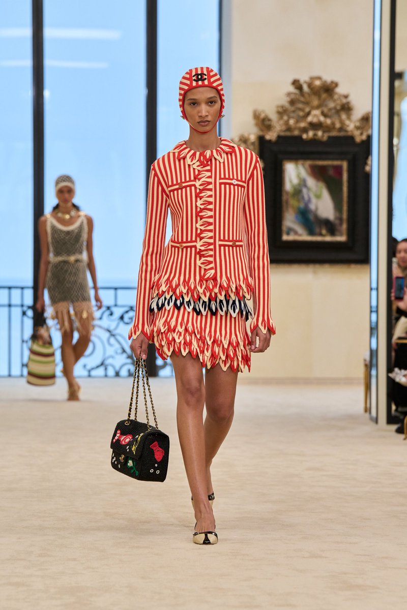 YouAreMyBezoar's tweet photo. Cosas fantásticas están sucediendo en Chanel Resort 2027 https://t.co/IUBWZQdk5K