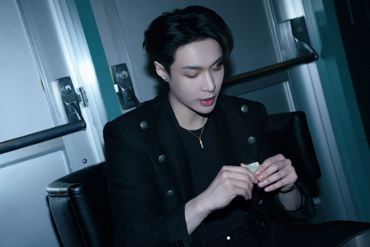 LAY - 我老板是张艺兴 xhs