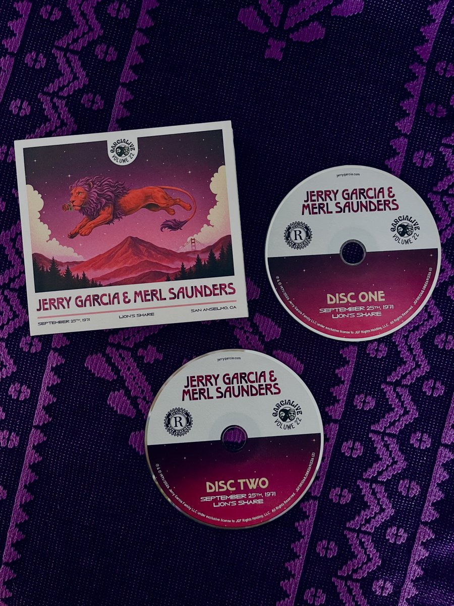 jerrygarcia's tweet photo. GarciaLive Volume 22 is out now, pulling us back into a tiny Bay Area room with Jerry, Merl, Kahn, Kreutzmann, and Tom Fogerty letting it roll. Have fun in there! https://t.co/NQ6IhtNnem https://t.co/CETFBYIrox
