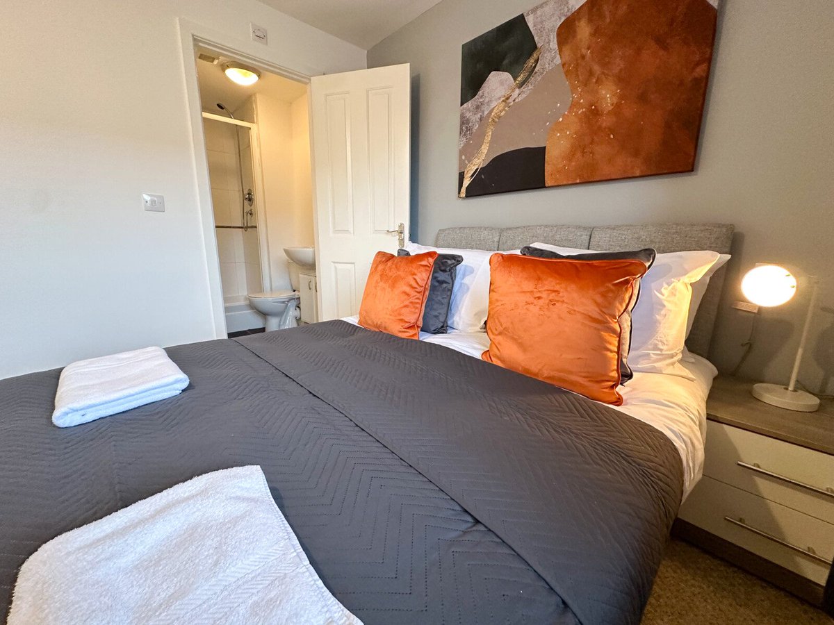 NorthEastSA's tweet image. #Contractor working in #Middlesbrough tired of Hotels? Rent this 3-bed whole house with multiple bathrooms. Big TV, 250Mbps wifi. 3 mins from #A66/#A19. bit.ly/MH_BC #North #NorthEast #AirBnB #boro