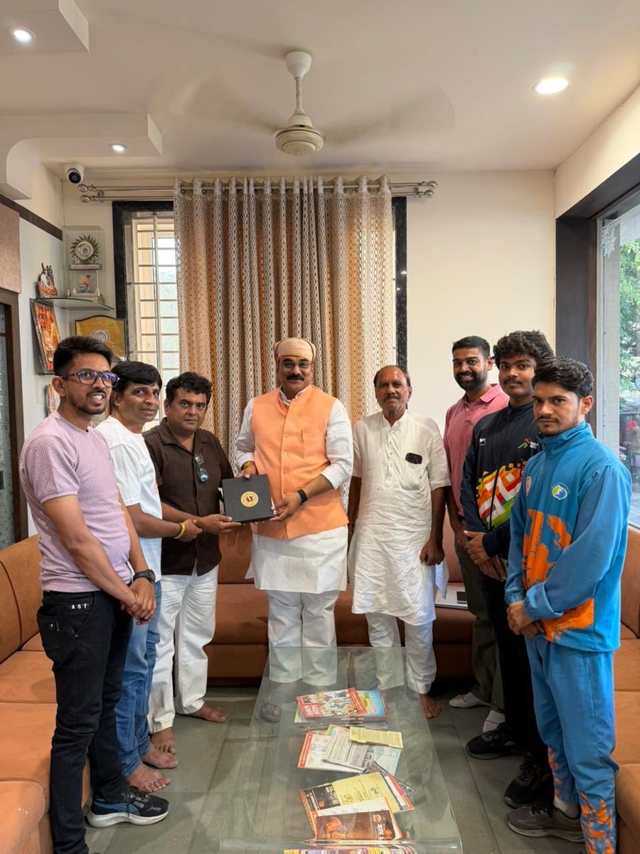 rpssisodiya's tweet image. Madhya Pradesh Muaythai (अष्ट भुजा युद्ध कला ) Association Samitee का मध्य प्रदेश के मानद अध्यक्ष (Honorary President ) पद पर मेरे मनोनयन हेतु प्रस्ताव कर स्वीकृति लेने समिति पदाधिकारी एवं किकबॉक्सिंग के खिलाड़ी गण स्वनिवास पधारे ! धन्यवाद दोस्तों 

#mp #bjpmp #trending