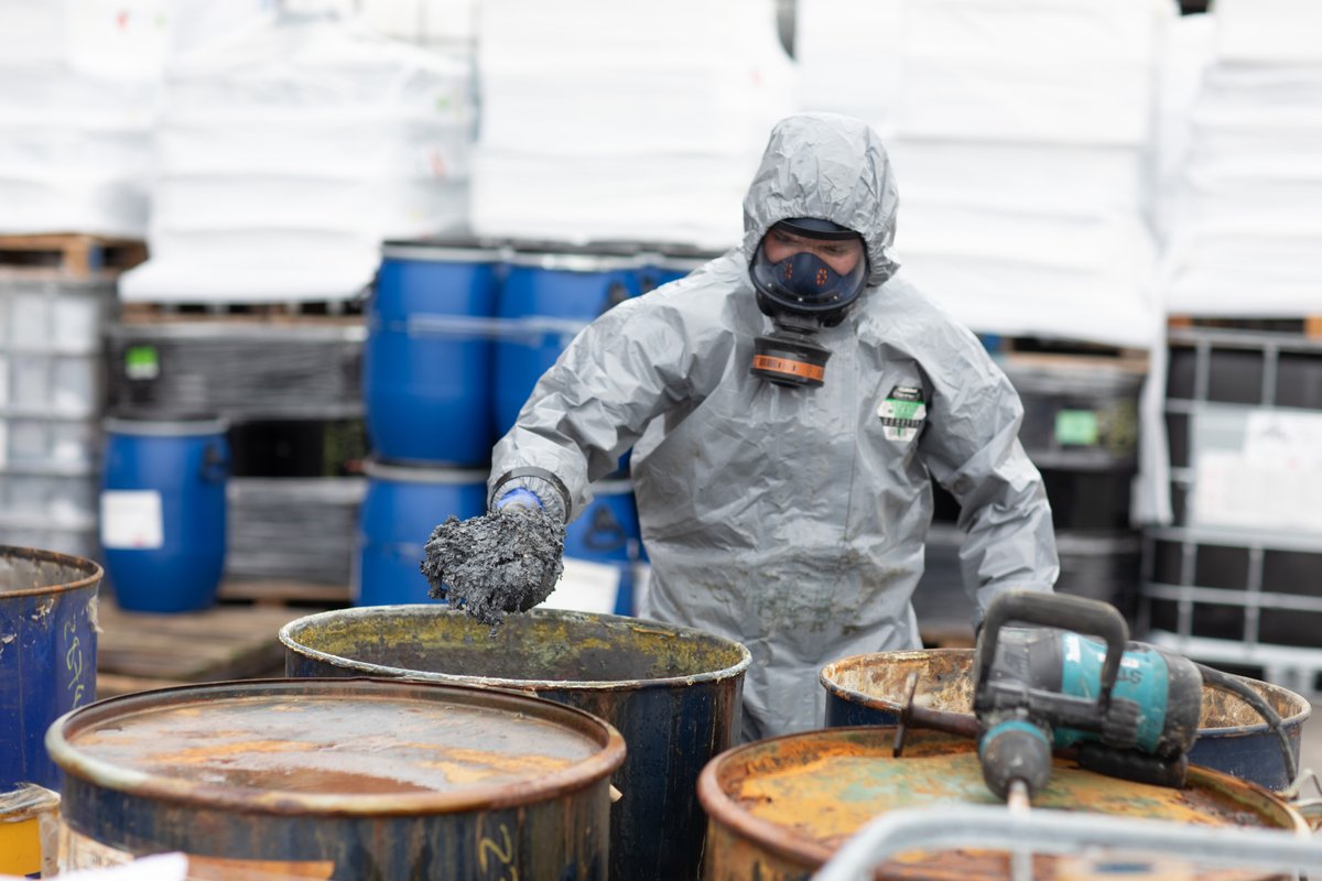 CSGWASTE's tweet image. Doing the job properly matters.

In our industry that means operating safely, especially when dealing with challenging waste streams.

Maintaining our Avetta health and safety accreditation for over 10 years is just one example of how we do it.

#Standards #Safety #Compliance