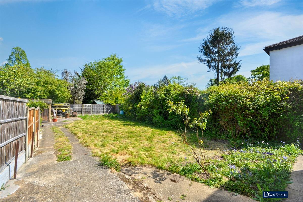 DavisEstates's tweet photo. New to market - 3 Bed Detached House, Rockingham Avenue, Hornchurch, RM11, £650,000. View details: https://t.co/gM0bt0CsZq https://t.co/ZYKzQhkMI6