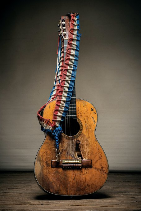 ProfesorJonk's tweet image. "Mi médico me dice que debería empezar a bajar el ritmo, pero hay más viejos borrachos que médicos viejos, así que tomémonos todos otra ronda".
Willie Nelson.
🎂
Leyendas, él y su guitarra 'Trigger'.
#WillieNelson #musica #country
youtube.com/watch?v=dBN86y…